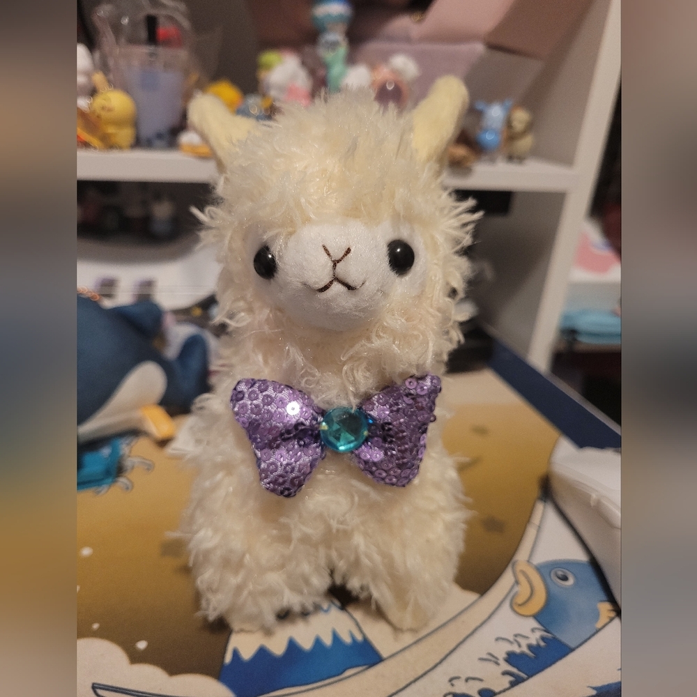 Alpacasso Alpaca Plush 16cm Fuzzy bow Llama NWT Amuse
